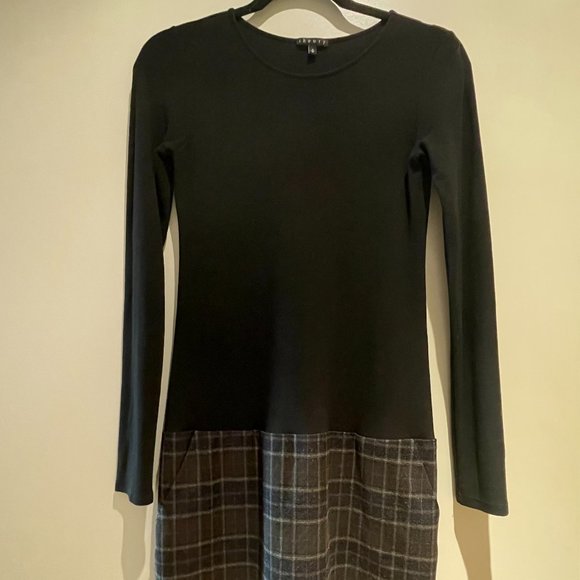 Black Theory Shift Dress - Picture 2 of 9